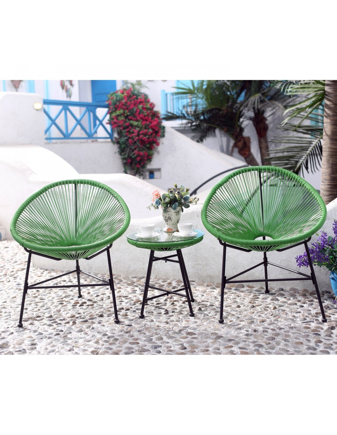 Ensemble de jardin Acapulco composé d'une petite table et de 2 fauteuils  en forme d'œuf